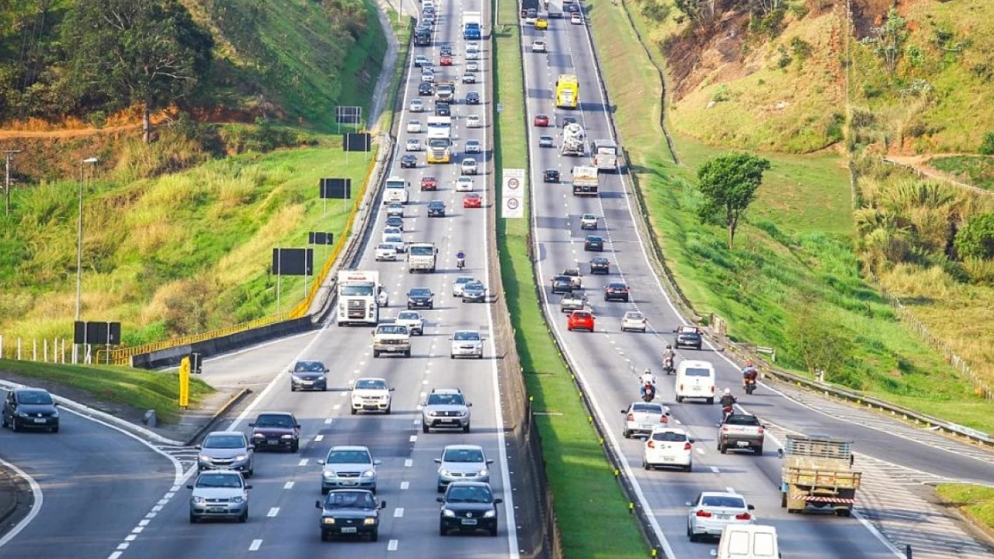 Concessionária realiza obras em dois trechos da Via Dutra, no Vale do Paraíba