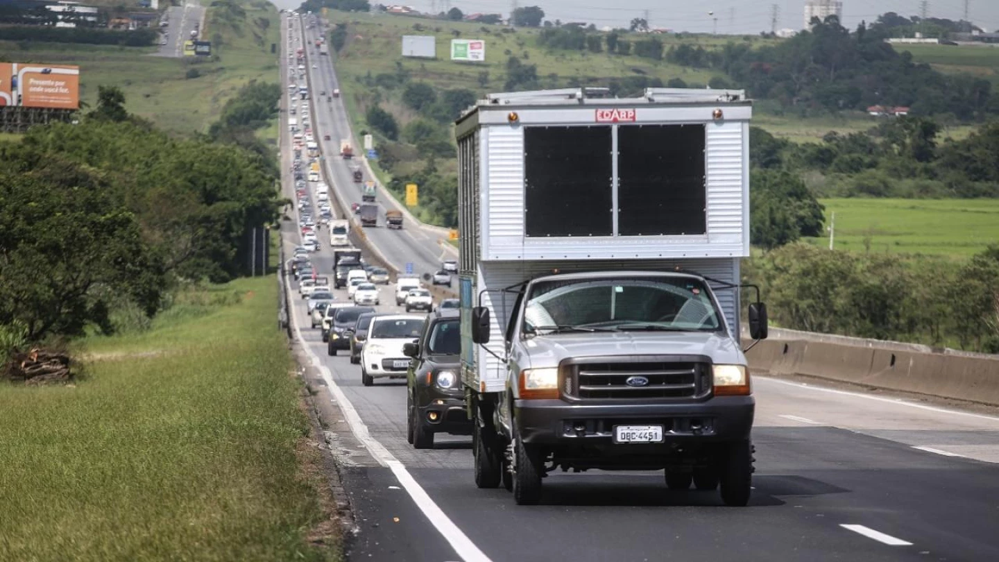 Trabalhadores da Ford Taubaté mobilizam carreata com 300 veículos para Aparecida