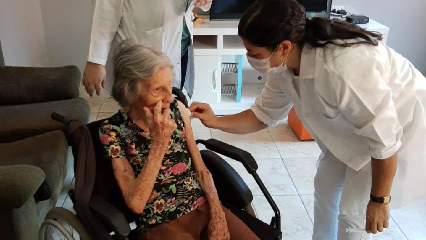 Taubaté agenda ‘drive-thru’ para vacinar idosos contra a Covid-19