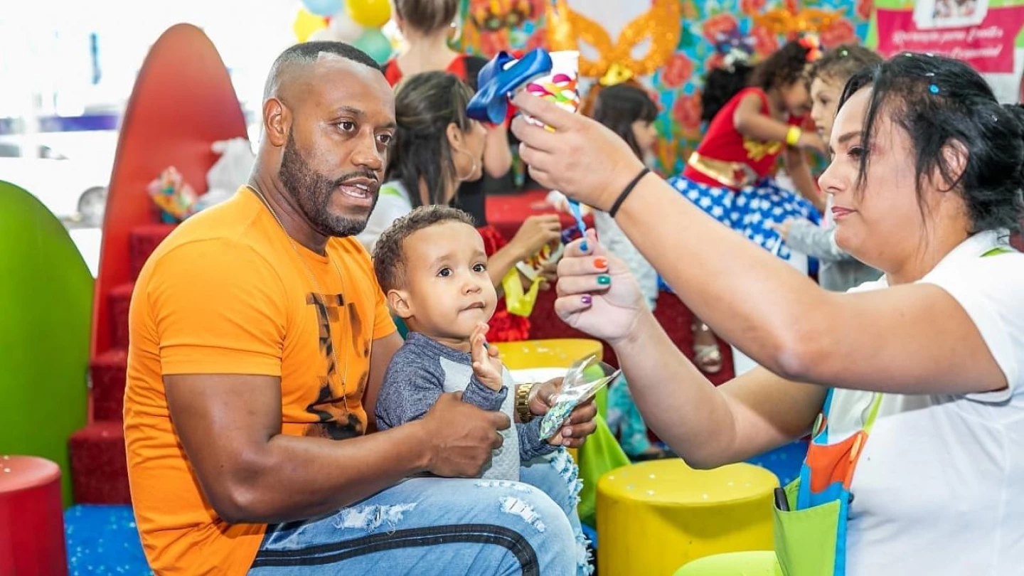 Descubra brincadeiras para você fazer com seu filho durante o Carnaval