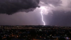 Chance de chuva com descargas elétricas nesta sexta-feira na RMVale