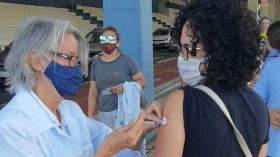 Vacinas contra Covid para público de 77 a 79 anos acabam em Taubaté