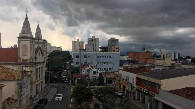 Chance de fortes pancadas de chuva na RMVale nesta quinta-feira