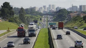Obras na Via Dutra fecham faixas e acostamento na região de Taubaté