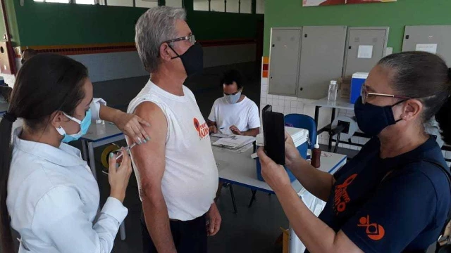 Vacinação para idosos de 67 anos é antecipada em Taubaté