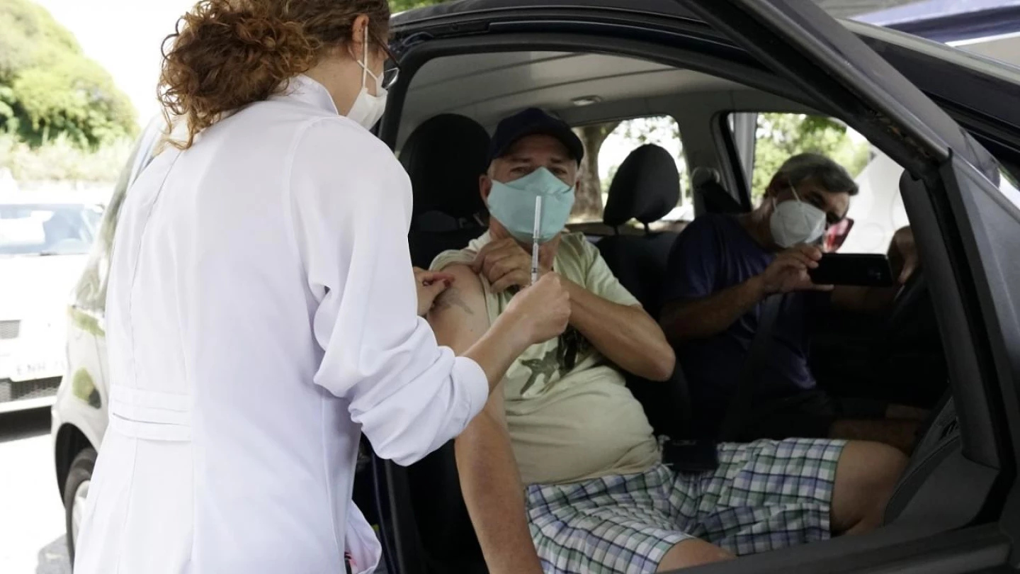 Taubaté inicia vacinação contra Covid-19 em idosos de 64 anos
