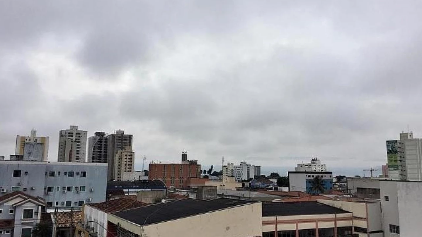 Terça-feira com chuva e nebulosidade na RMVale