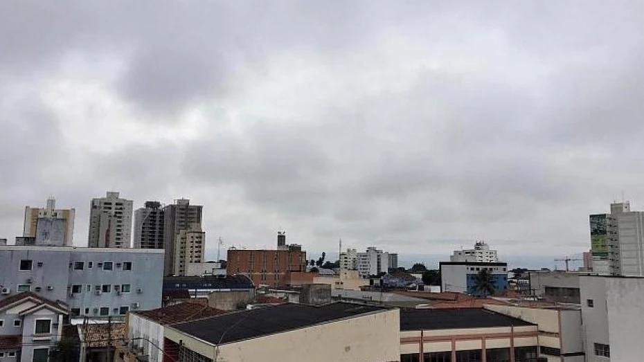 Terça-feira com chuva e nebulosidade na RMVale