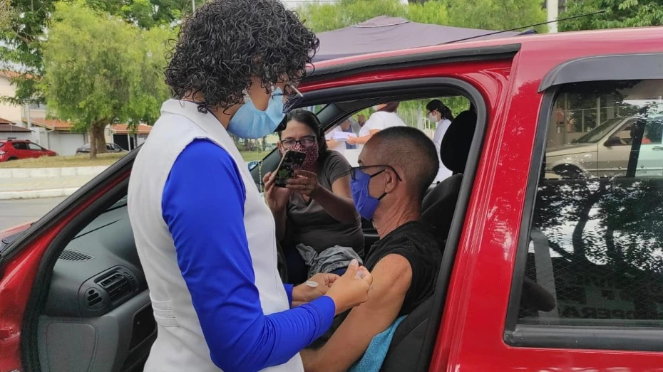Taubaté inicia vacinação para pessoas com 60 anos Taubaté inicia vacinação para pessoas com 60 anos