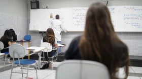 Quatro em dez alunos pensaram em parar os estudos devido à pandemia Quatro em dez alunos pensaram em parar os estudos devido à pandemia