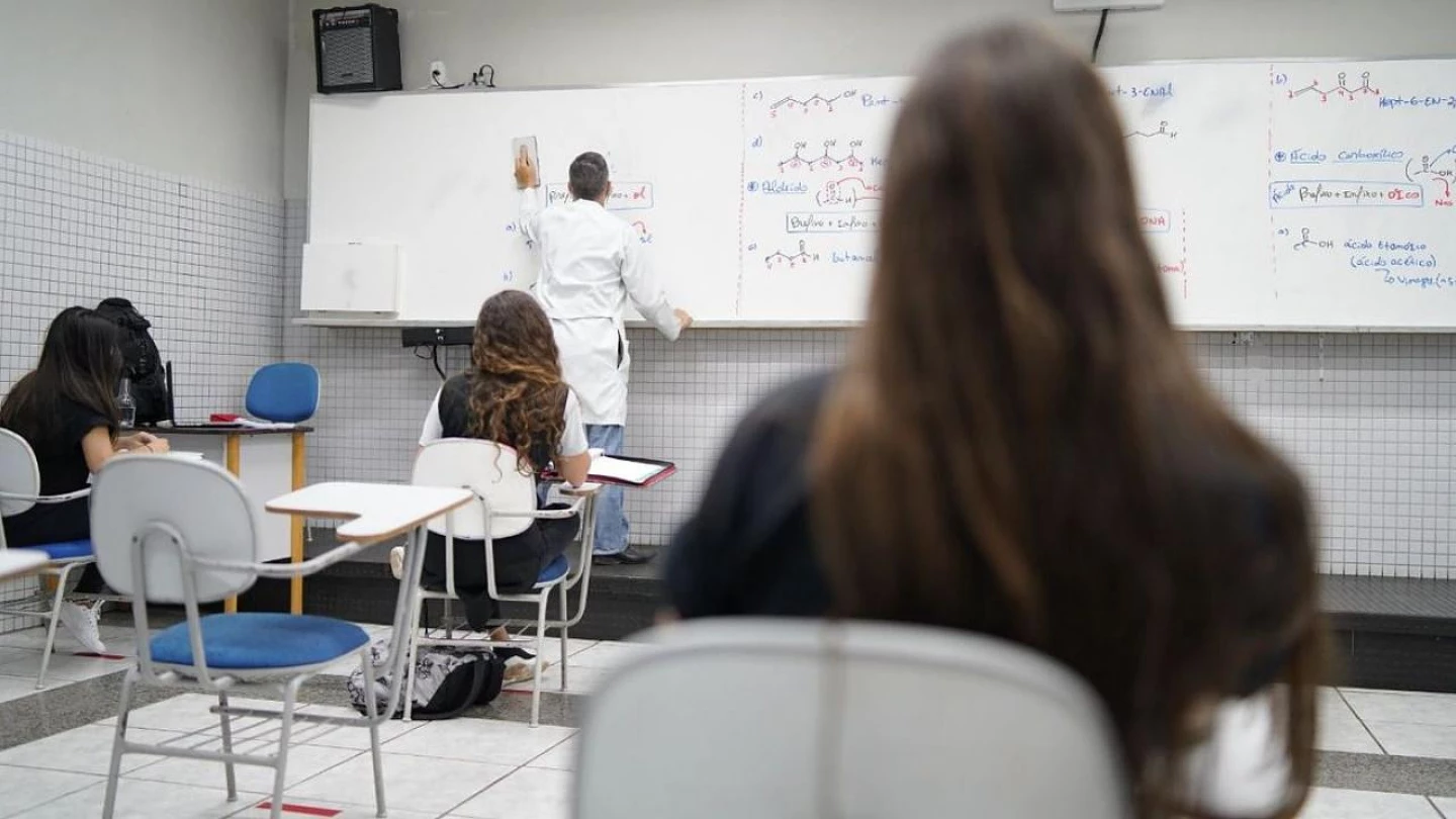 Quatro em dez alunos pensaram em parar os estudos devido à pandemia