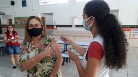 Vacinação para profissionais da Educação acima de 18 anos é retomada em Taubaté