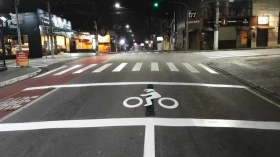 Novas faixas de retenção para motocicletas são implantadas em Taubaté