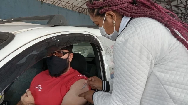 Vacinação em Taubaté avança para público de 41 anos