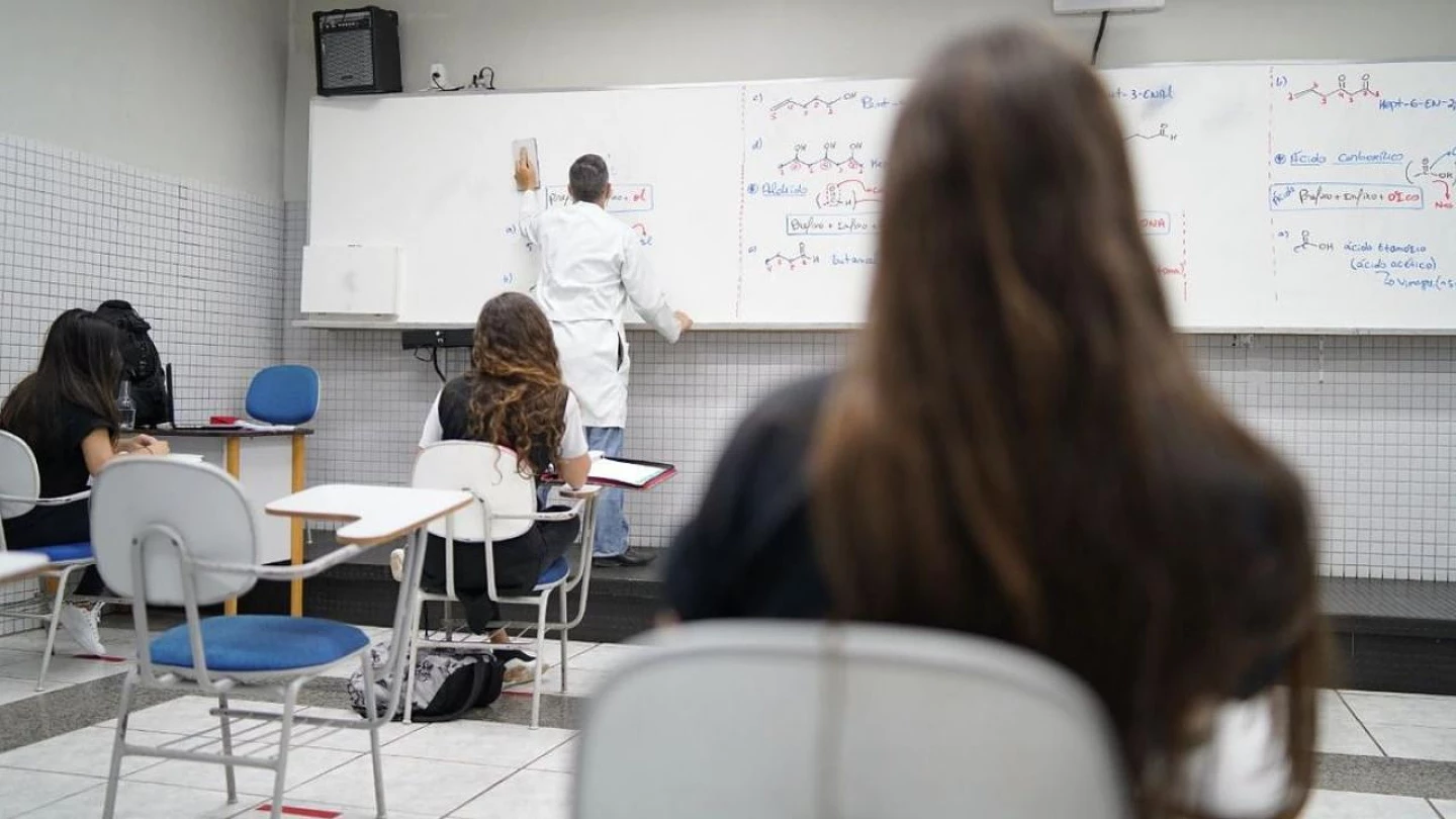 SP lança bolsa de R$ 500 para pais de estudantes da rede estadual