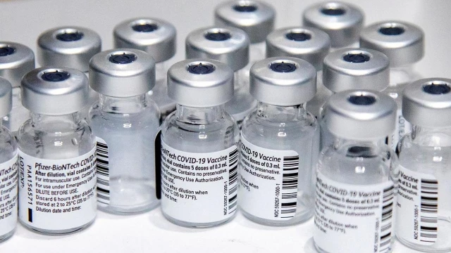 Mais de 13 milhões de doses da vacina Pfizer devem chegar ao Brasil