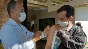 Taubaté vacina público de 32 anos nesta quarta-feira Taubaté vacina público de 32 anos nesta quarta-feira