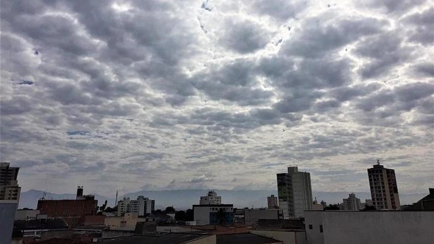 Tempo deve continuar predominantemente nublado em Taubaté e região