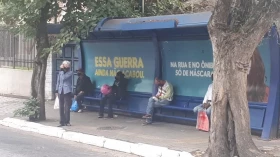 Abrigo de ônibus muda de local na Av. Tiradentes, em Taubaté
