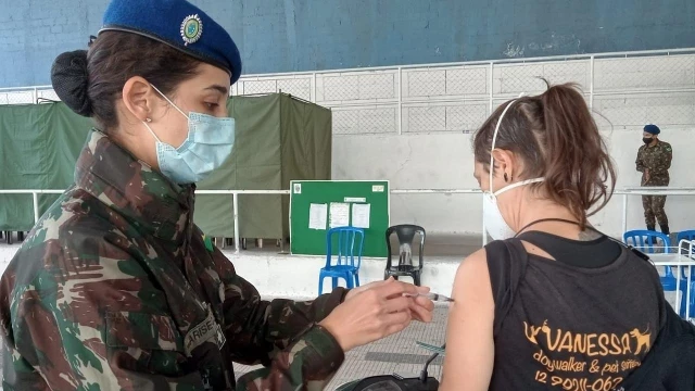 Taubaté vacina adolescentes com 16 e 17 anos nesta quarta-feira