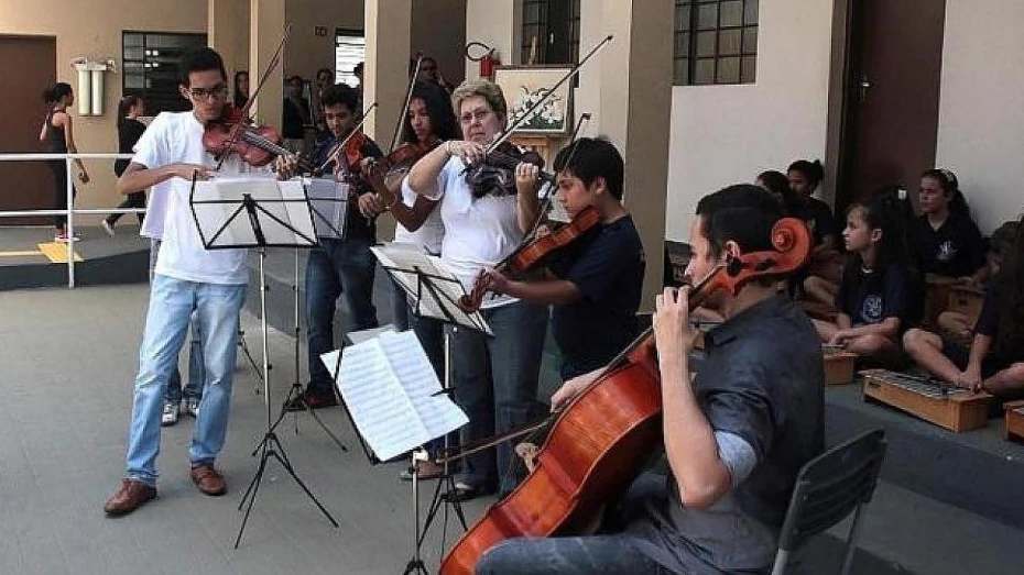 Cursos gratuitos de artes da Fêgo Camargo têm inscrições abertas Cursos gratuitos de artes da Fêgo Camargo têm inscrições abertas