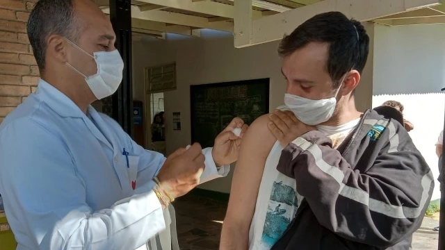 Taubaté retoma vacinação de adolescentes contra Covid
