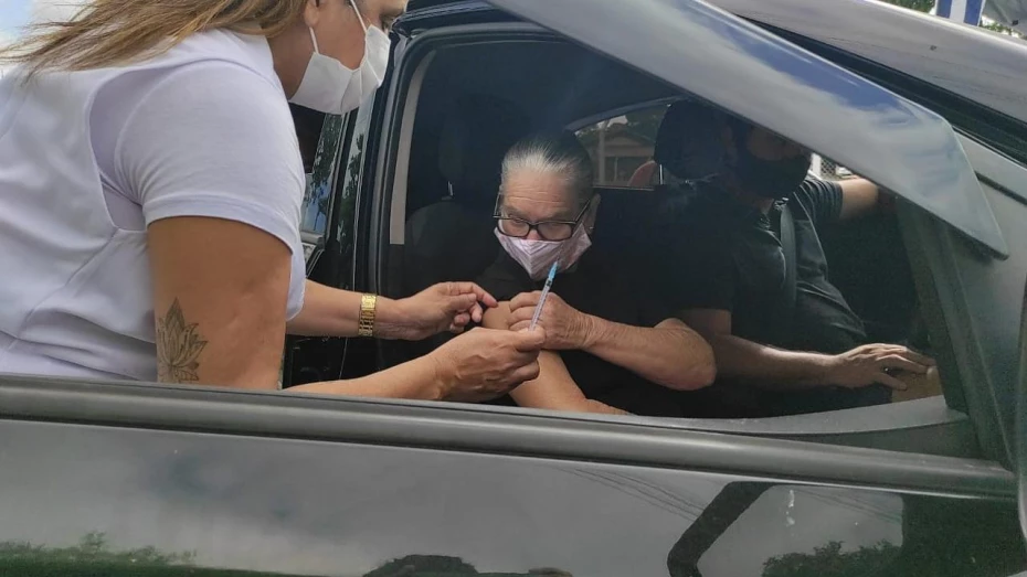 Taubaté vacina idosos de 88 anos com “dose de reforço” contra Covid Taubaté vacina idosos de 88 anos com “dose de reforço” contra Covid
