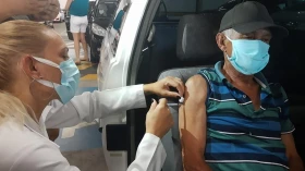 “3ª dose” começa a ser aplicada em idosos de 87 anos em Taubaté