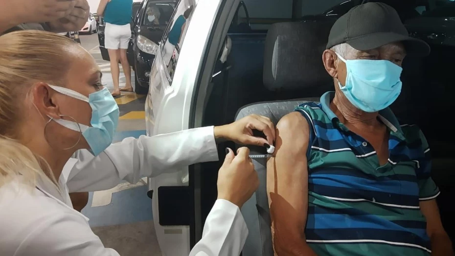 “3ª dose” começa a ser aplicada em idosos de 87 anos em Taubaté “3ª dose” começa a ser aplicada em idosos de 87 anos em Taubaté