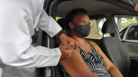 Taubaté vacina idosos de 85 anos com a 3ª dose