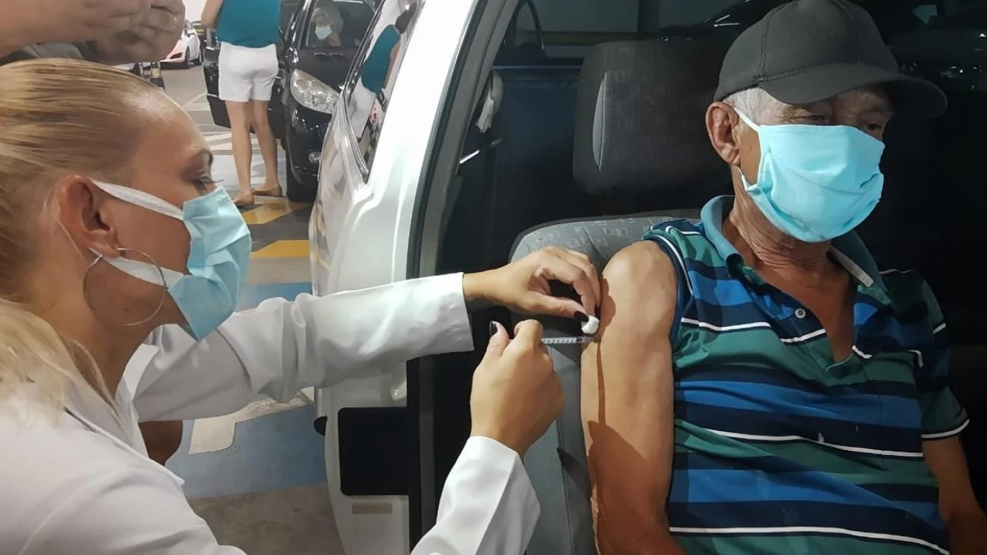 Taubaté vacina idosos de 78 e 79 anos com a 3ª dose nesta terça-feira