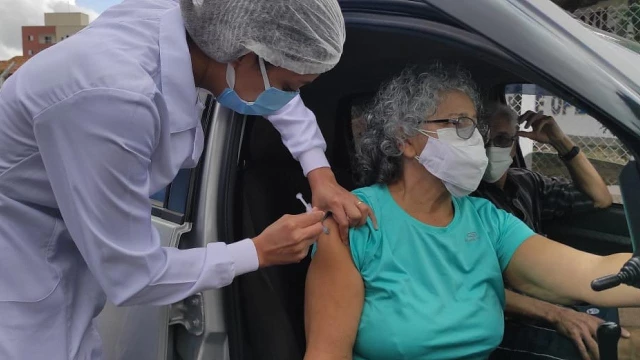 Taubaté continua vacinação com 3ª dose; saiba qual o público-alvo