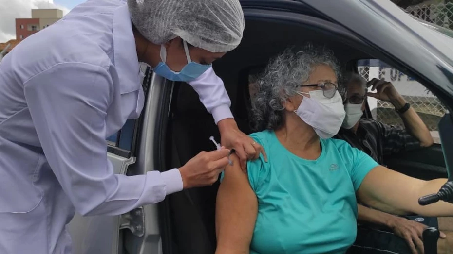 Taubaté continua vacinação com 3ª dose; saiba qual o público-alvo Taubaté continua vacinação com 3ª dose; saiba qual o público-alvo