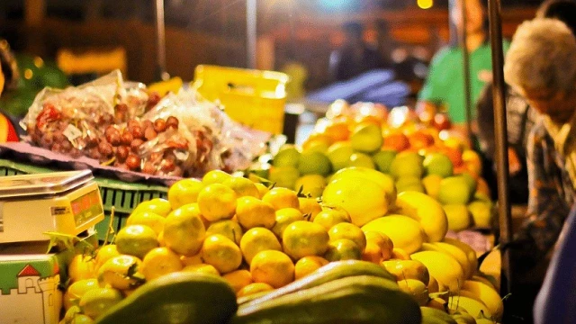 Feira Noturna de Varejo é novidade no Mercatau, em Taubaté