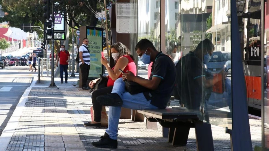 Estado de SP anuncia data para flexibilização do uso de máscaras ao ar livre Estado de SP anuncia data para flexibilização do uso de máscaras ao ar livre