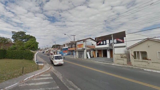 Obra da Sabesp interdita Av. Francisco Barreto Leme, em Taubaté