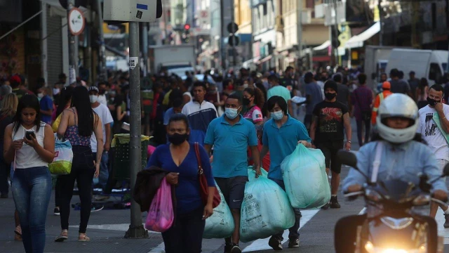 Após período de quedas, confiança do comércio volta a subir