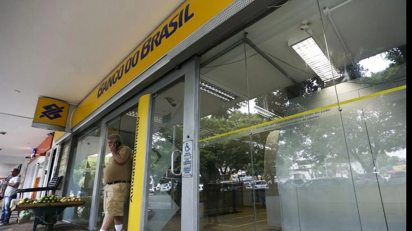 Agências bancárias funcionam para o público até quinta-feira