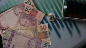 Entra em vigor o novo salário mínimo de R$ 1.212