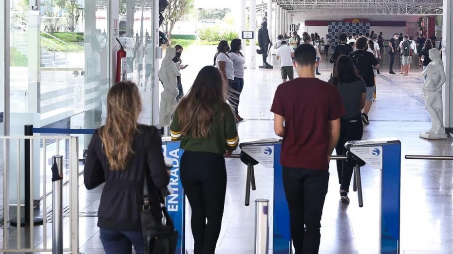 Enem será reaplicado nos dias 9 e 16 de janeiro Enem será reaplicado nos dias 9 e 16 de janeiro