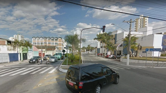 Obras interditam trecho na Av. do Povo, em Taubaté