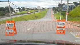 Cratera se abre na Av. Dom Pedro I, em Taubaté