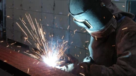 Indústrias crescem 2,9% em dezembro e fecham ano com alta de 3,9%