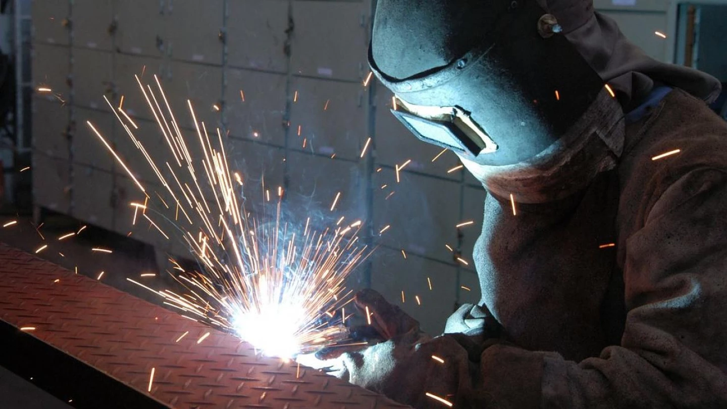 Indústrias crescem 2,9% em dezembro e fecham ano com alta de 3,9%