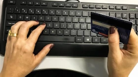 Pesquisa mostra aumento de compras online pelas mulheres na pandemia