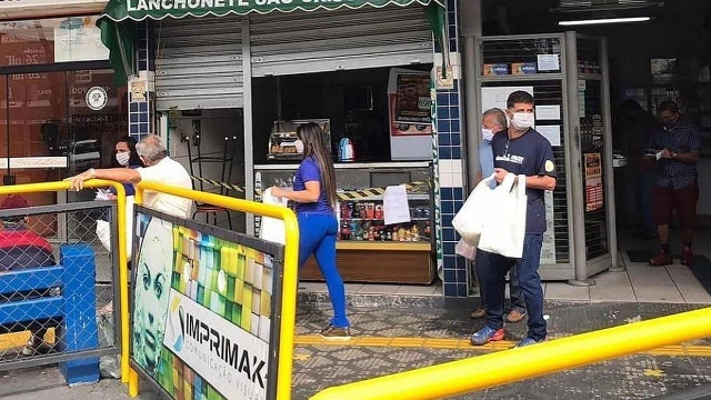 Estado de SP libera obrigatoriedade de máscara para ambientes fechados