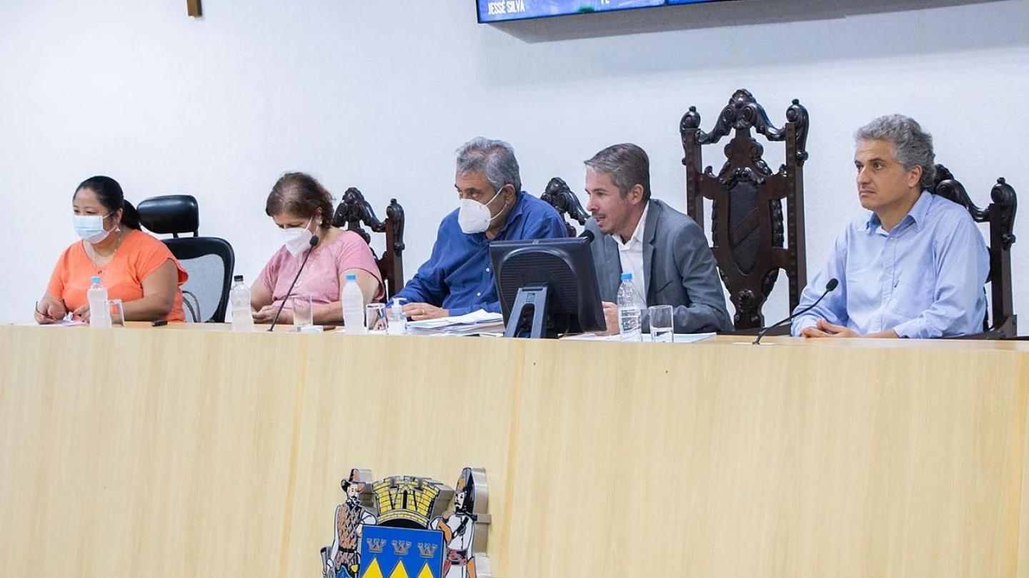 Audiência na Câmara de Taubaté debate eficiências de vacinas 