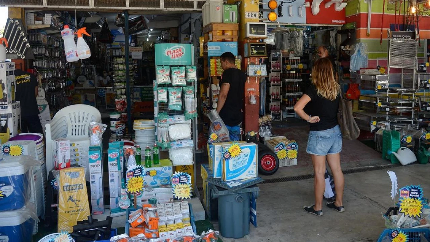 Receita do comércio varejista de SP cresce 10,2% em 2021