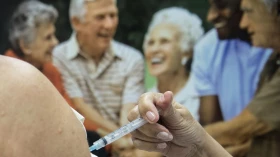 Ministério da Saúde recomenda 2ª dose de reforço para idosos 