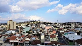 Sol aparece entre muitas nuvens em grande parte do Vale do Paraíba